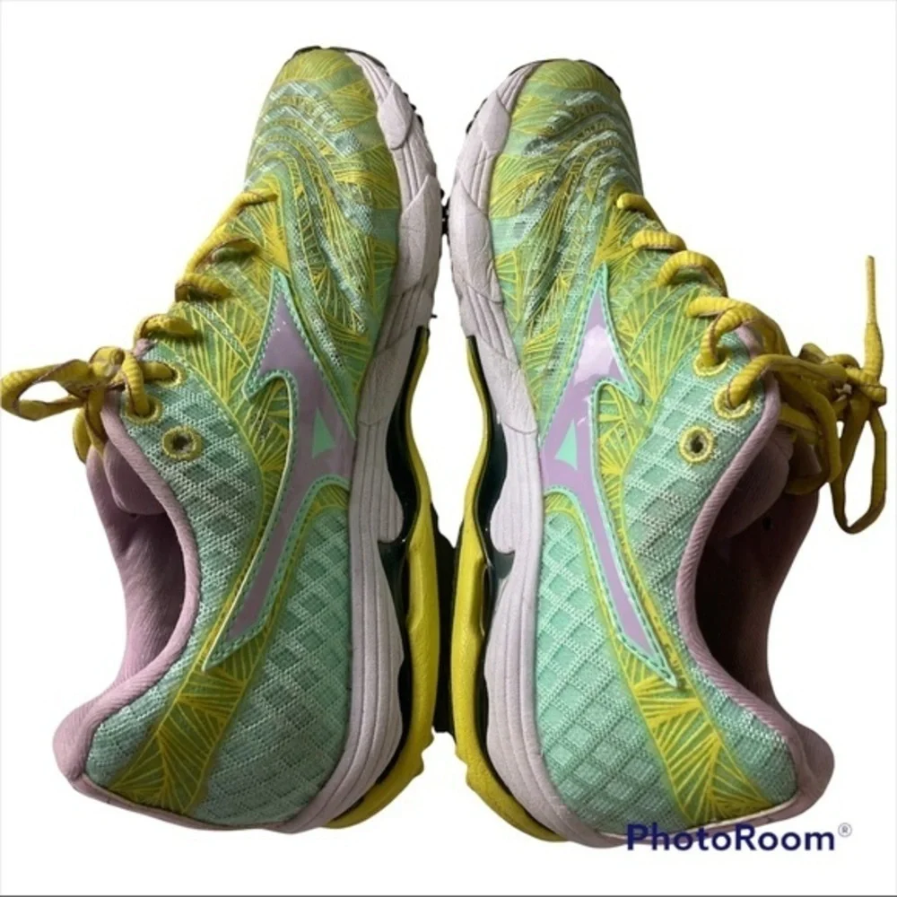 Mizuno Wave Sayonara Women's Size‎ 7 Running Shoes J1GD133068 Green Yellow Pink